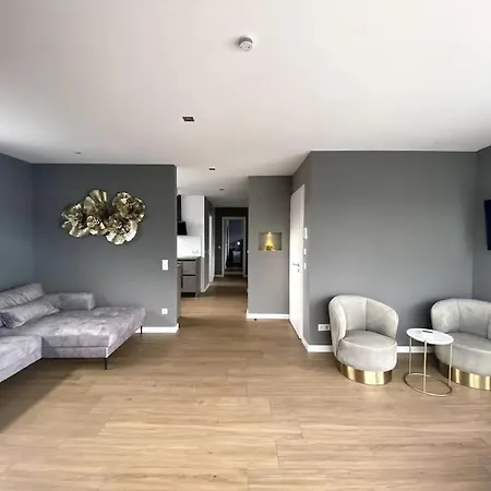 Airport-messe Luxuswohnung, Circa 10 Minuten Entfernt 4 *