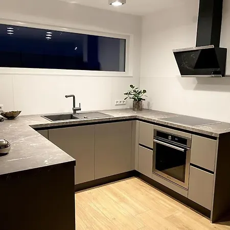 Airport-messe Luxuswohnung, Circa 10 Minuten Entfernt 4 *