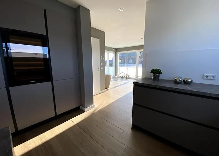 Lejlighed Airport-messe Luxuswohnung, Circa 10 Minuten Entfernt 4 *