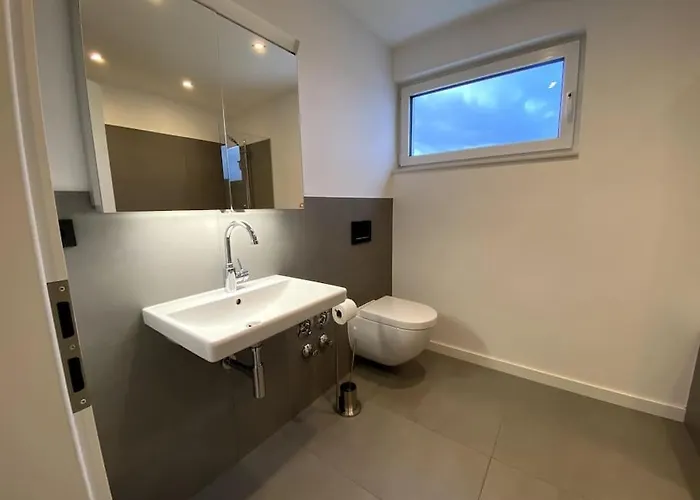 Airport-messe Luxuswohnung, Circa 10 Minuten Entfernt 4 *