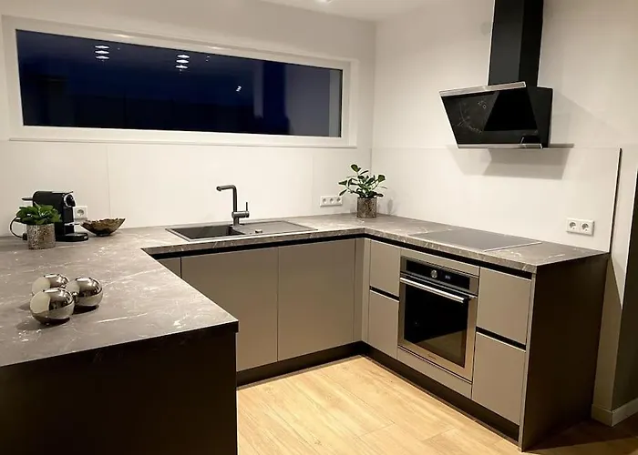 Airport-messe Luxuswohnung, Circa 10 Minuten Entfernt 4 *