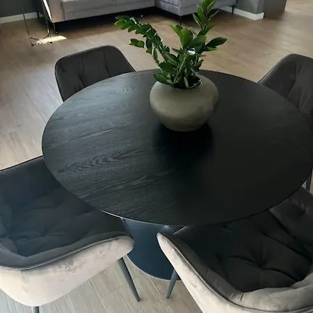 Airport-messe Luxuswohnung, Circa 10 Minuten Entfernt