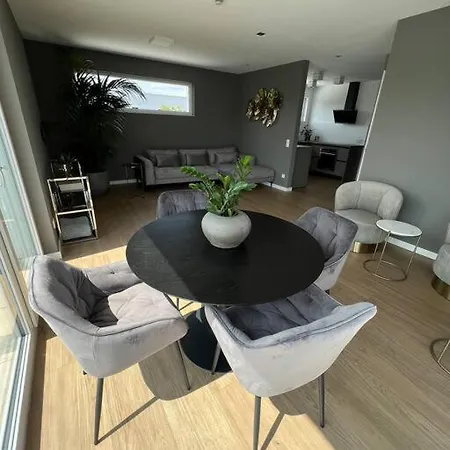 Apartment Airport-messe Luxuswohnung, Circa 10 Minuten Entfernt