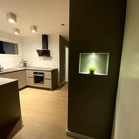Airport-messe Luxuswohnung, Circa 10 Minuten Entfernt Apartment *