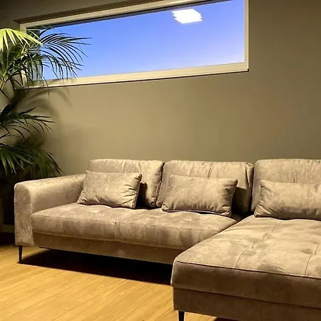 Airport-messe Luxuswohnung, Circa 10 Minuten Entfernt Apartment