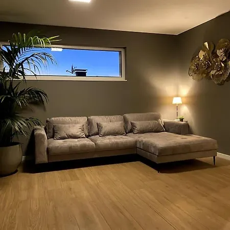Airport-messe Luxuswohnung, Circa 10 Minuten Entfernt Apartment Meerbusch