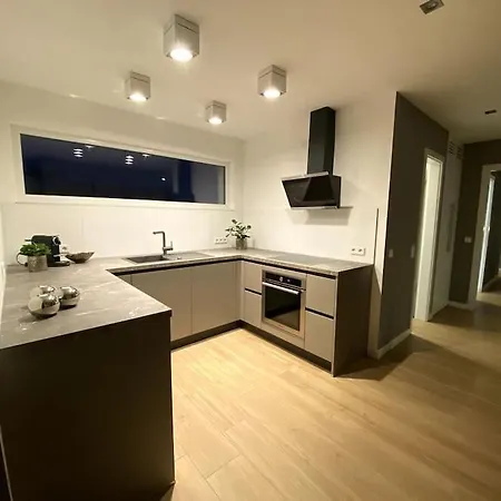 Airport-messe Luxuswohnung, Circa 10 Minuten Entfernt